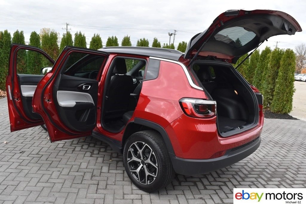 2025 Jeep Compass - Image 18 of 21