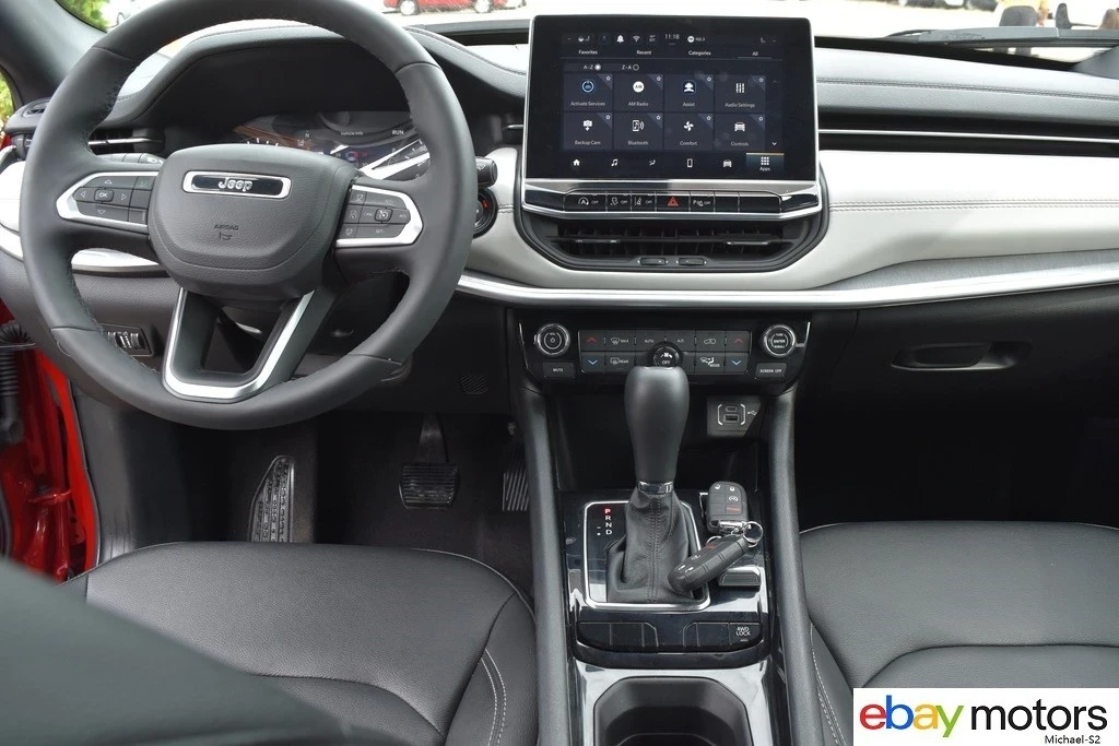 2025 Jeep Compass - Image 14 of 21