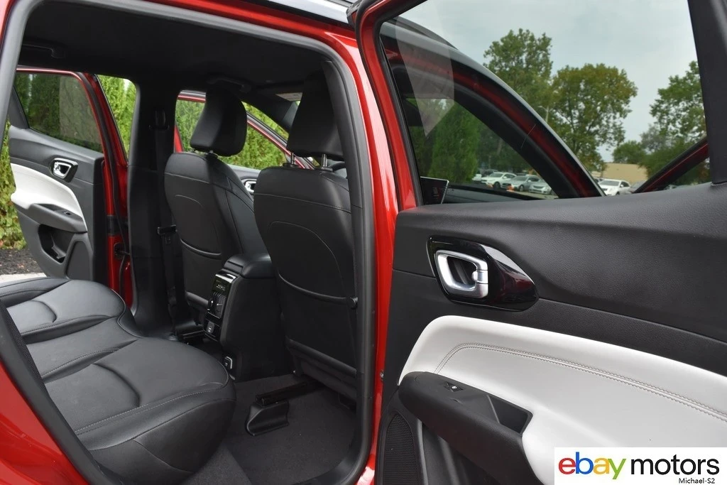 2025 Jeep Compass - Image 17 of 21