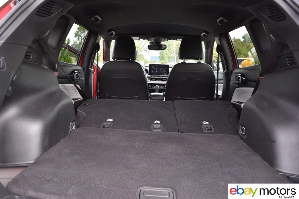 2025 Jeep Compass - Image 15 of 21