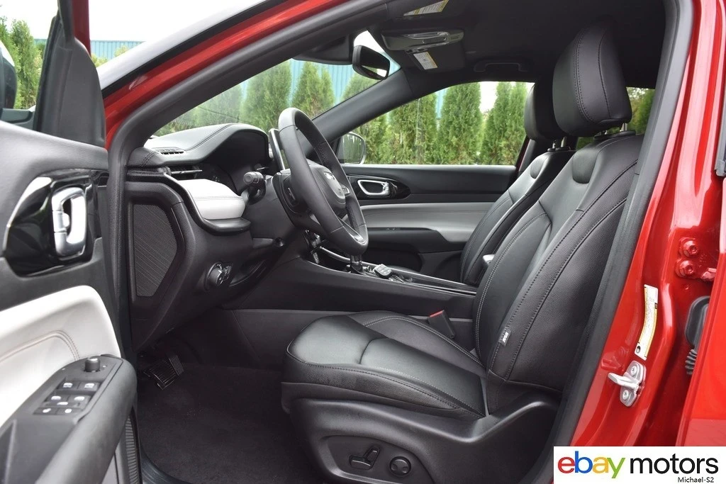 2025 Jeep Compass - Image 10 of 21