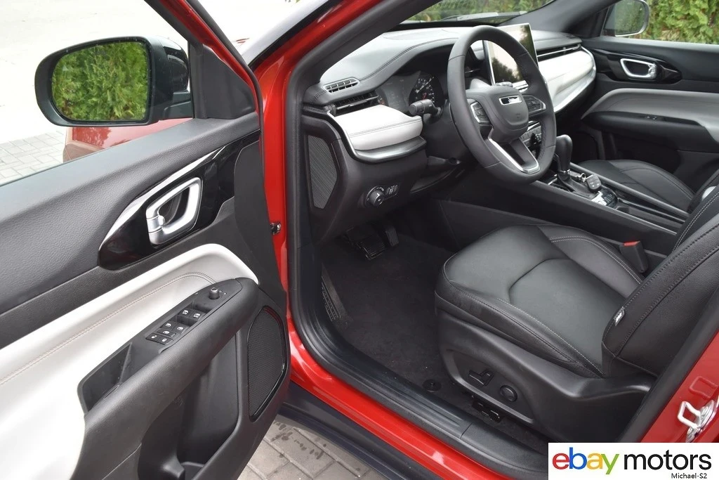 2025 Jeep Compass - Image 11 of 21