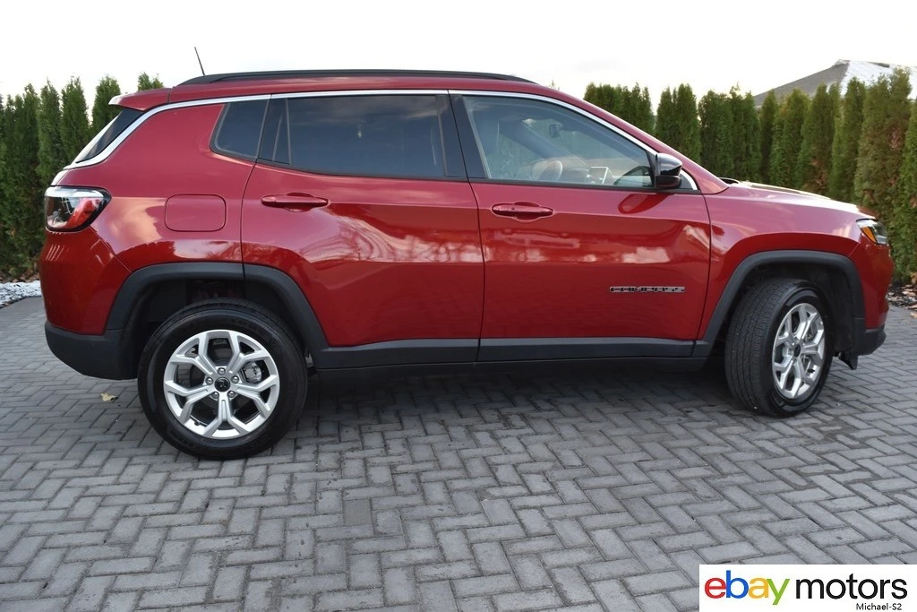 2025 Jeep Compass - Image 4 of 21