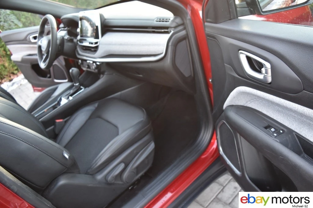 2025 Jeep Compass - Image 16 of 21