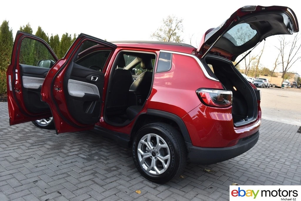 2025 Jeep Compass - Image 18 of 21