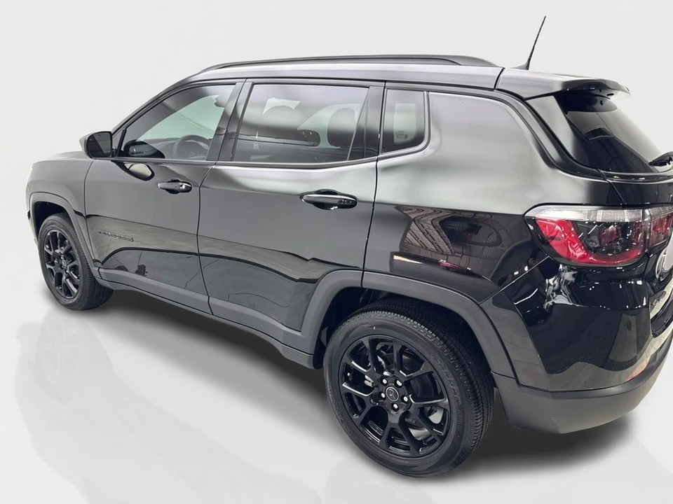 2025 Jeep Compass - Image 14 of 21