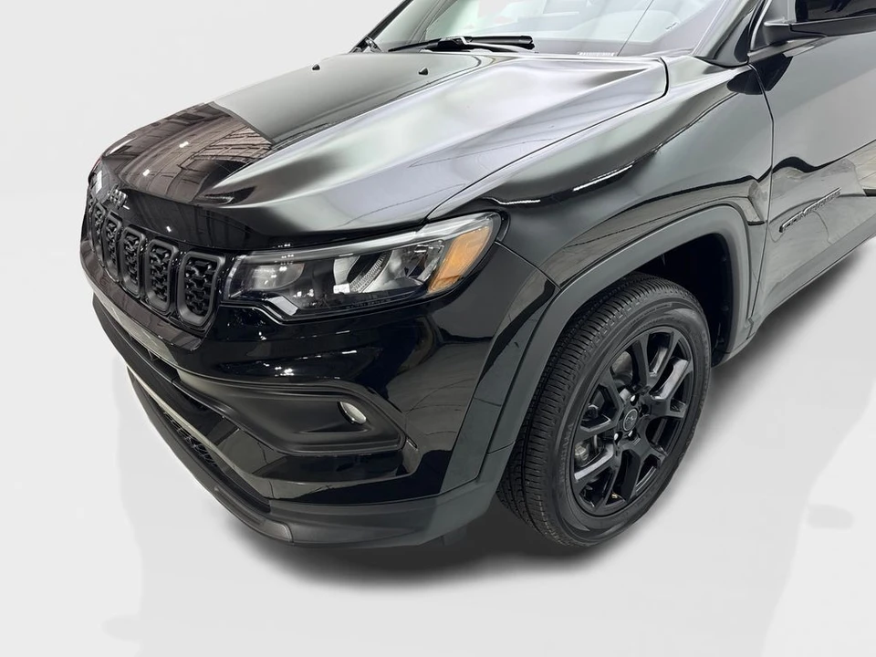 2025 Jeep Compass - Image 18 of 21