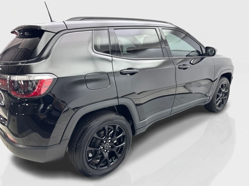 2025 Jeep Compass - Image 13 of 21