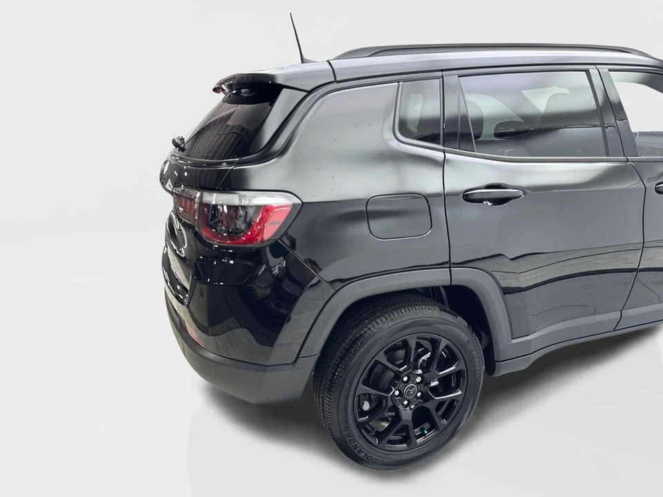 2025 Jeep Compass - Image 16 of 21