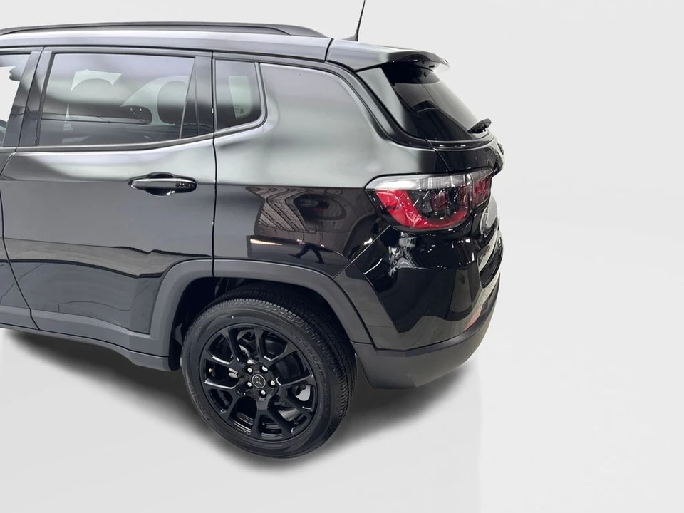 2025 Jeep Compass - Image 17 of 21