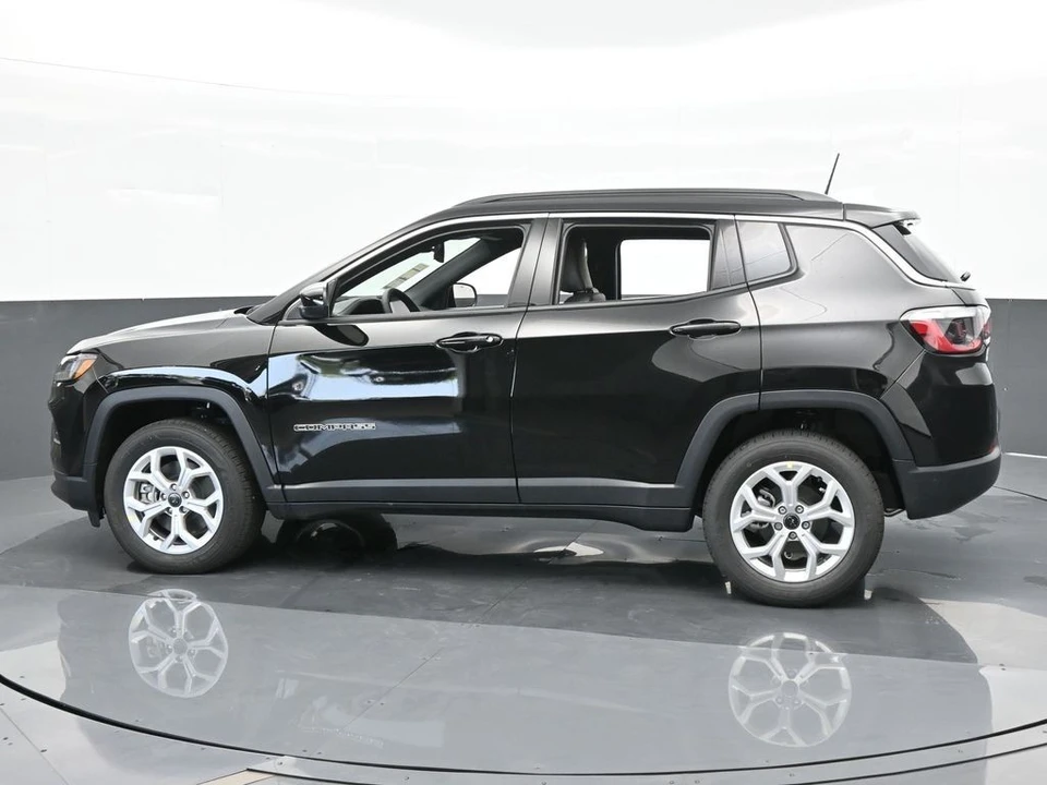 2025 Jeep Compass - Image 3 of 12