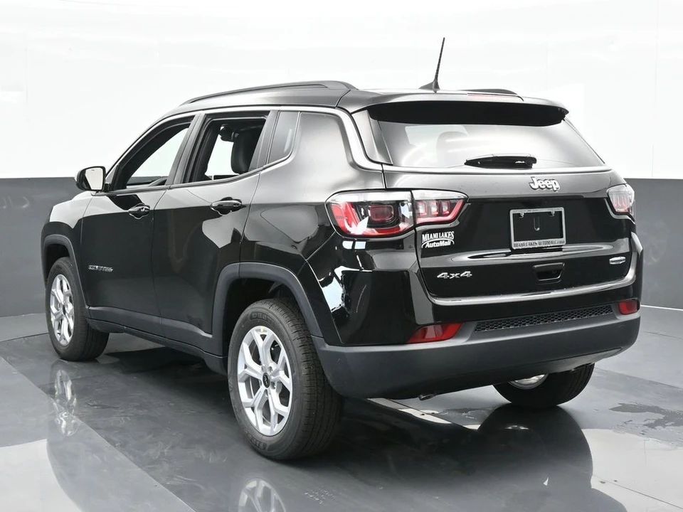 2025 Jeep Compass - Image 4 of 12