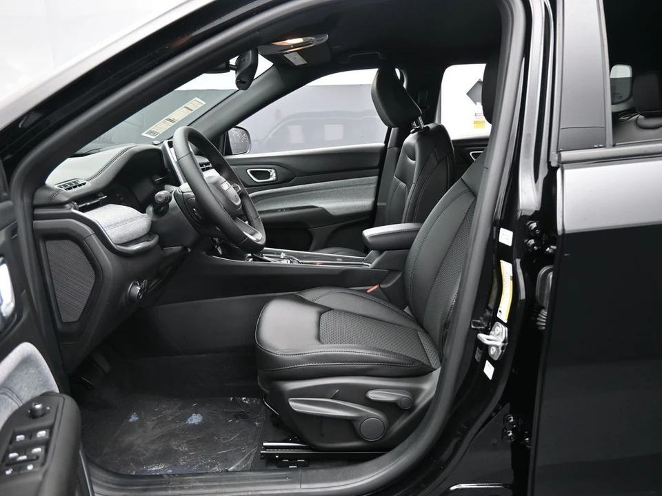 2025 Jeep Compass - Image 10 of 12