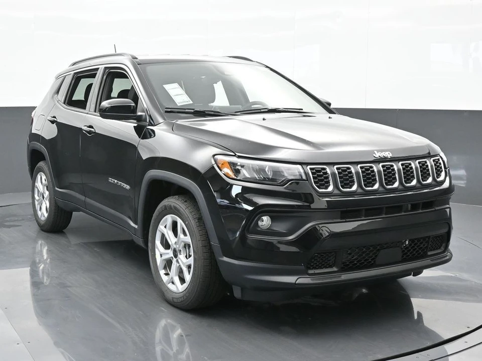 2025 Jeep Compass - Image 9 of 12