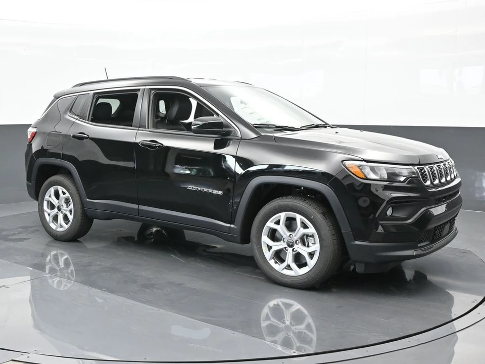 2025 Jeep Compass - Image 8 of 12