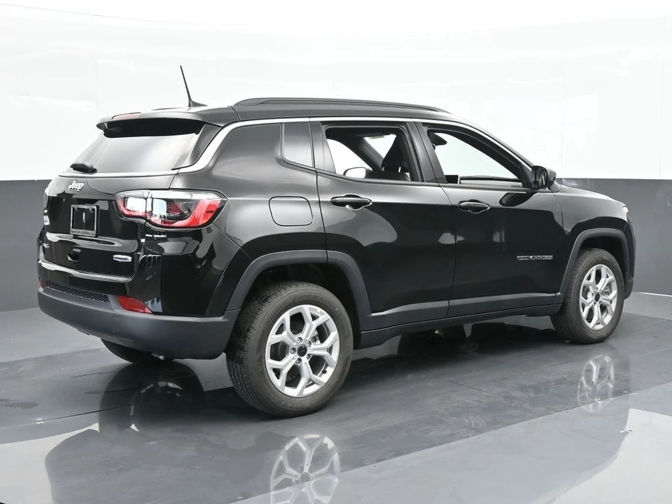 2025 Jeep Compass - Image 6 of 12