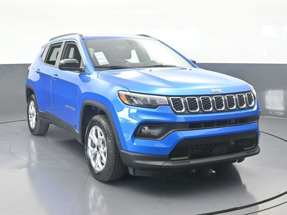 2025 Jeep Compass - Image 9 of 12