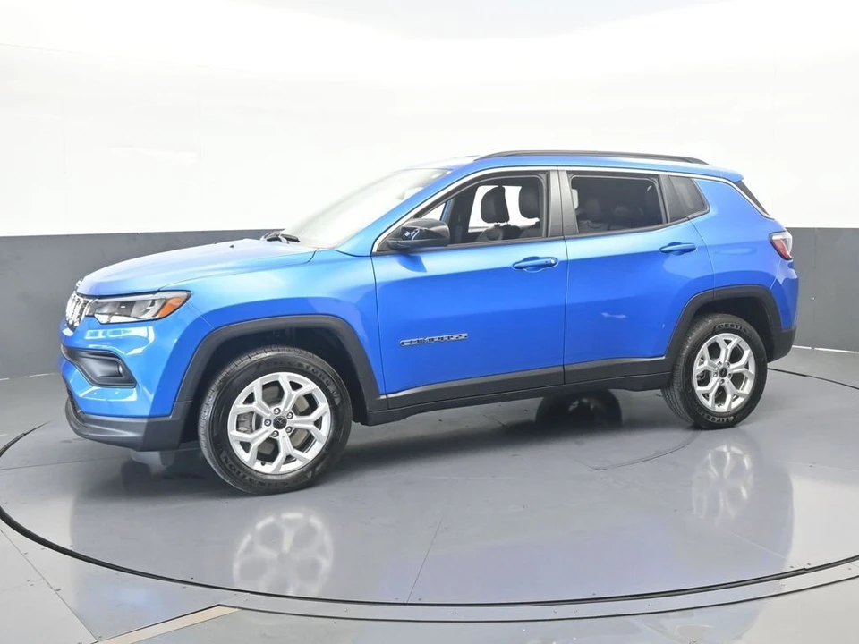 2025 Jeep Compass - Image 2 of 12