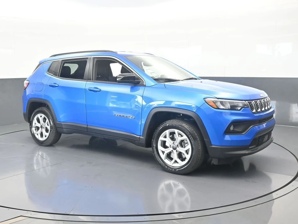 2025 Jeep Compass - Image 8 of 12