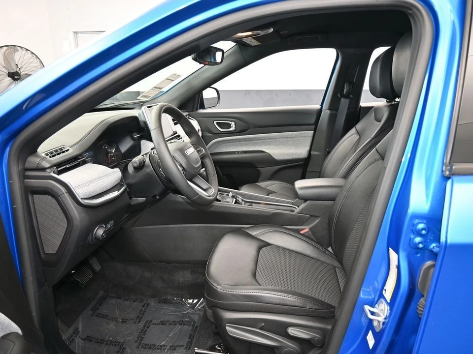 2025 Jeep Compass - Image 11 of 12
