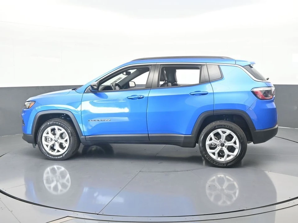 2025 Jeep Compass - Image 3 of 12