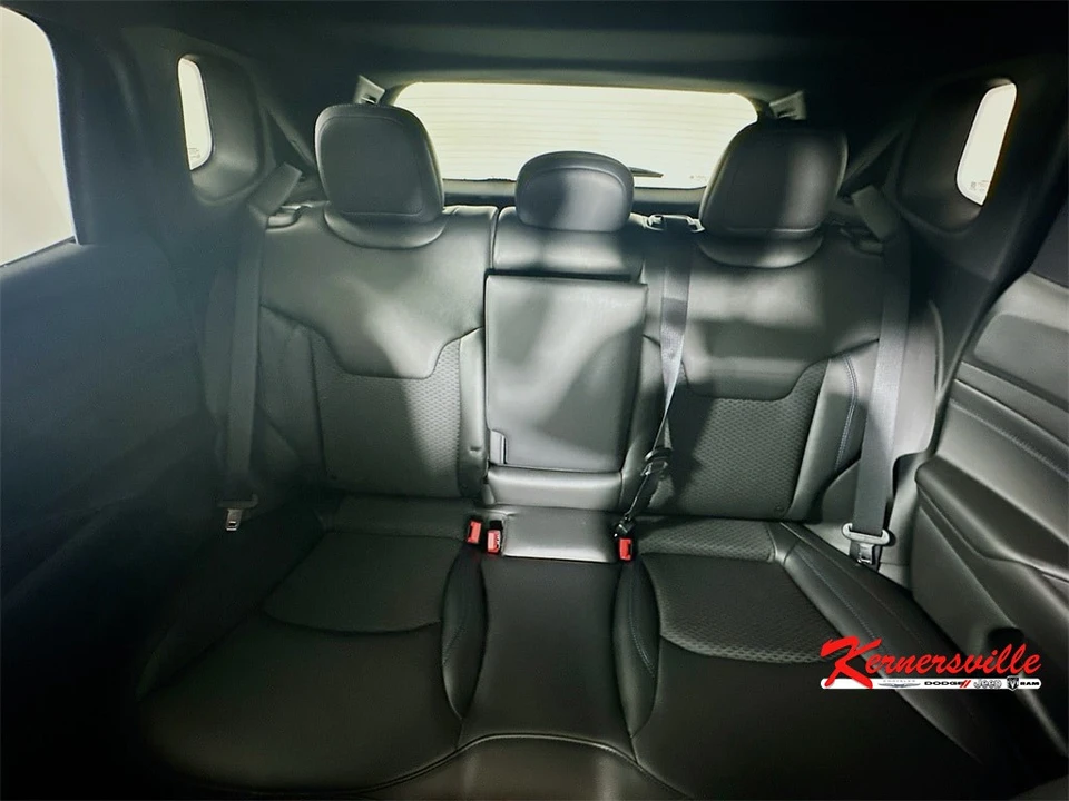2025 Jeep Compass - Image 10 of 12