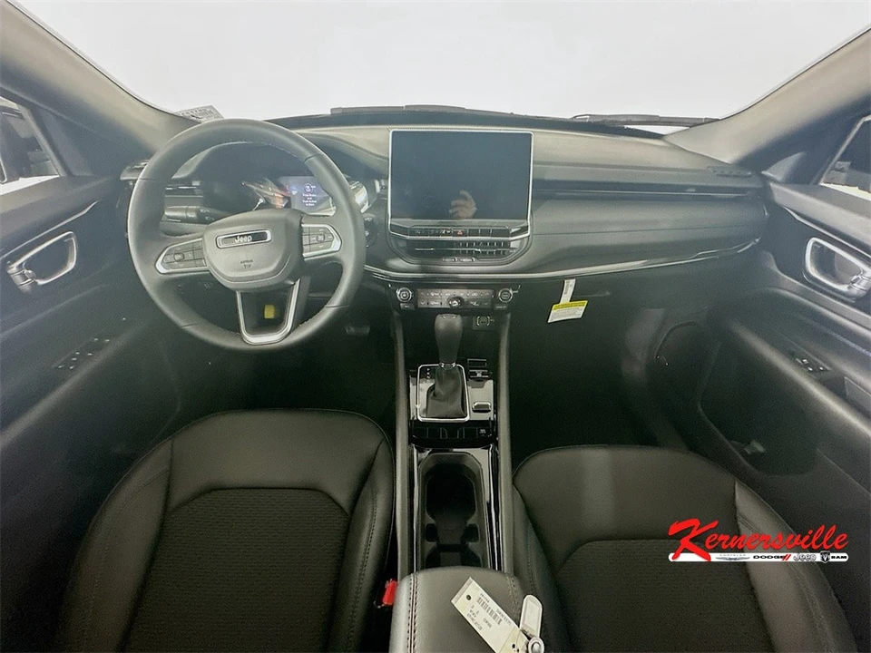 2025 Jeep Compass - Image 9 of 12
