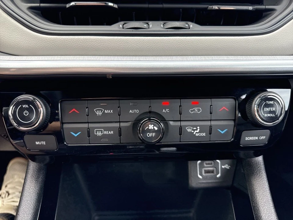 2025 Jeep Compass - Image 19 of 21