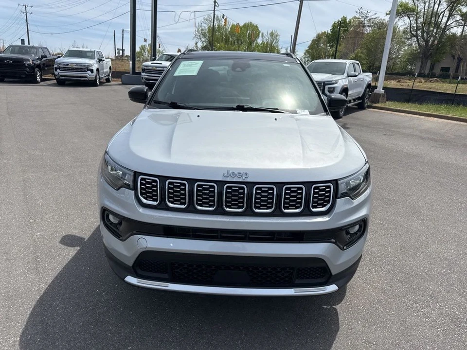 2025 Jeep Compass - Image 8 of 21