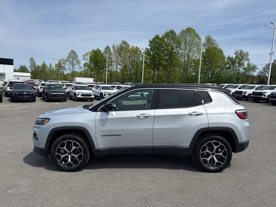 2025 Jeep Compass - Image 2 of 21