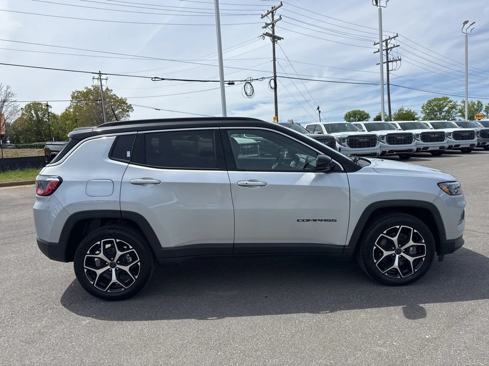 2025 Jeep Compass - Image 6 of 21