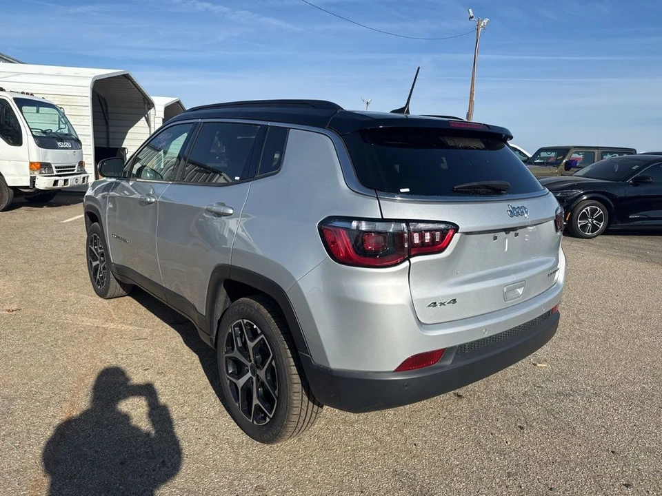 2025 Jeep Compass - Image 2 of 6