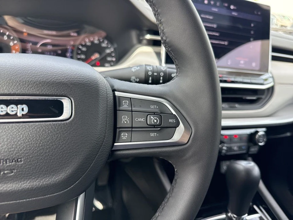 2025 Jeep Compass - Image 16 of 21