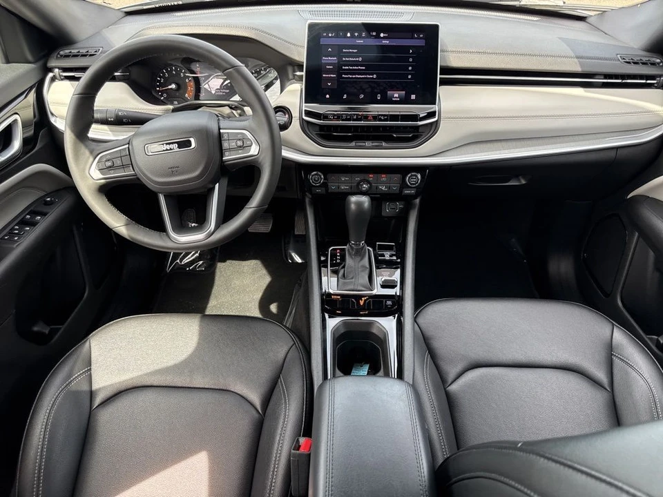 2025 Jeep Compass - Image 13 of 21