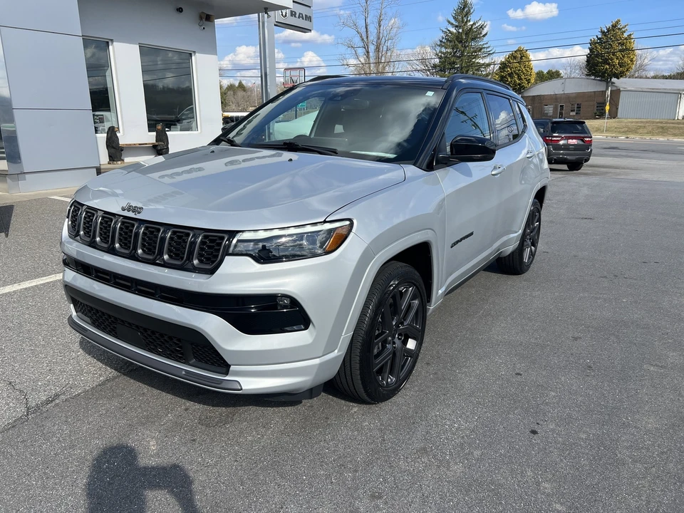 2025 Jeep Compass - Image 6 of 31