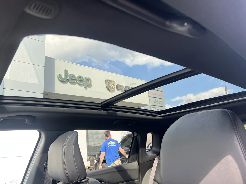 2025 Jeep Compass - Image 28 of 31