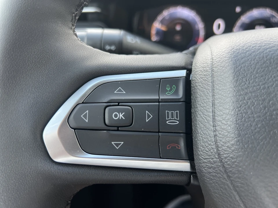 2025 Jeep Compass - Image 25 of 31