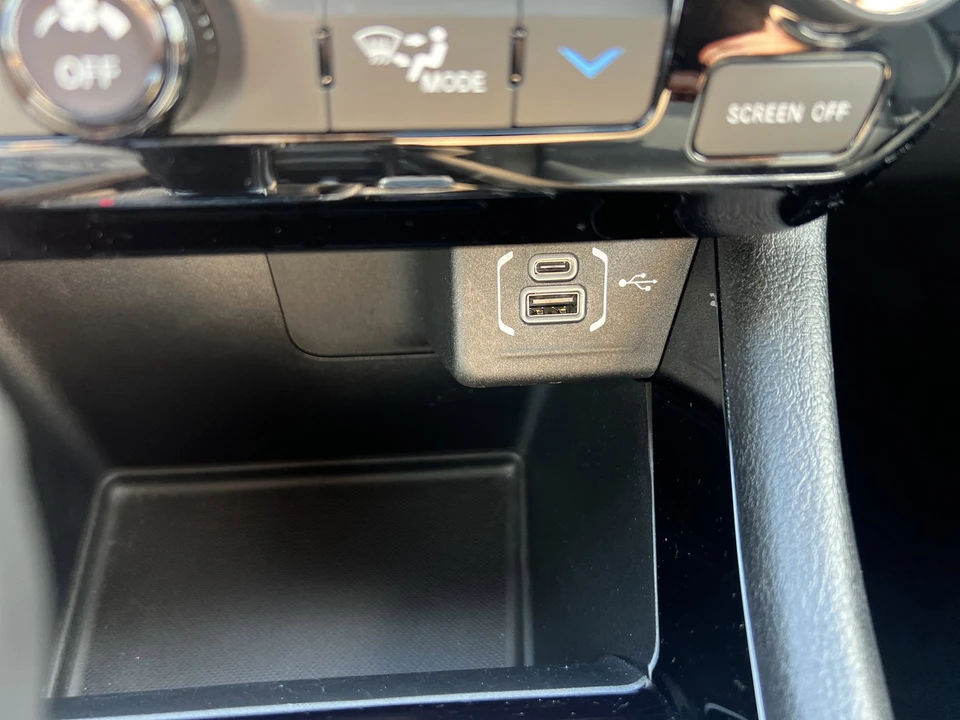 2025 Jeep Compass - Image 21 of 31