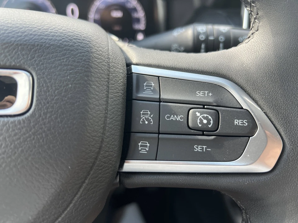 2025 Jeep Compass - Image 24 of 31