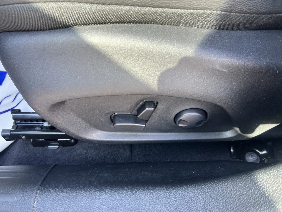 2025 Jeep Compass - Image 16 of 31