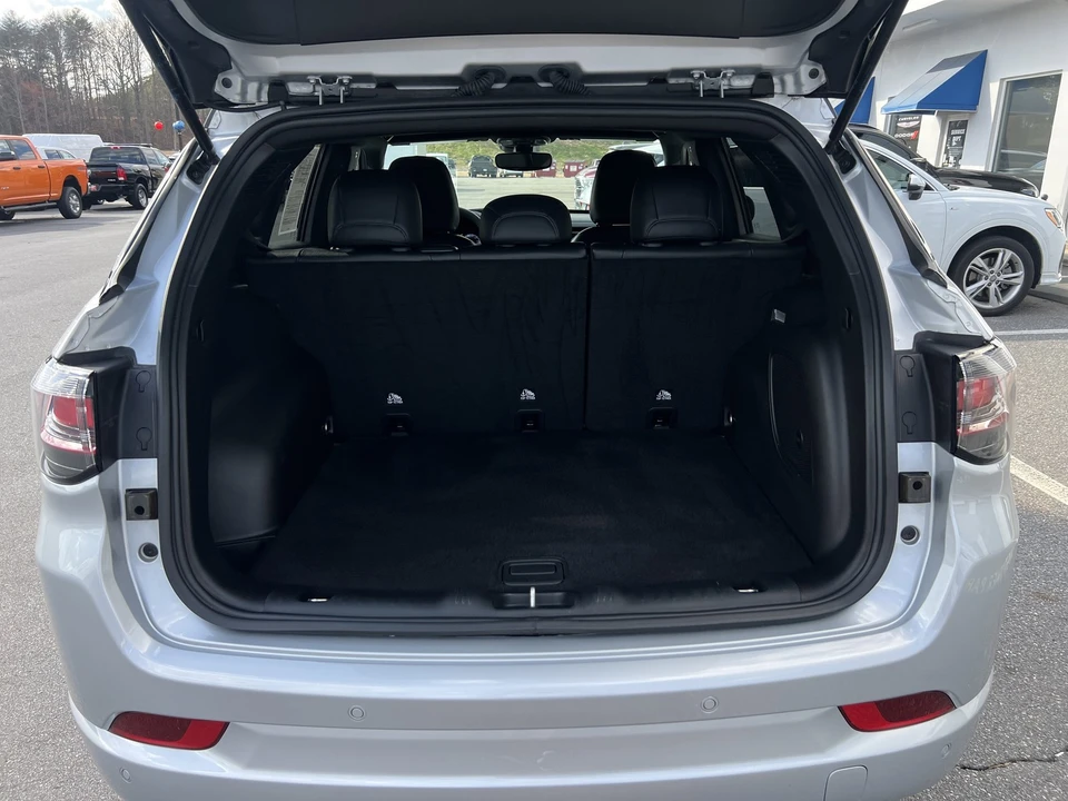 2025 Jeep Compass - Image 8 of 31