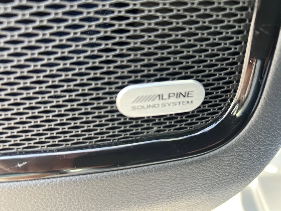 2025 Jeep Compass - Image 14 of 31