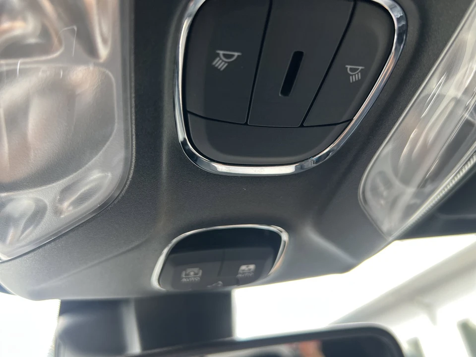 2025 Jeep Compass - Image 27 of 31