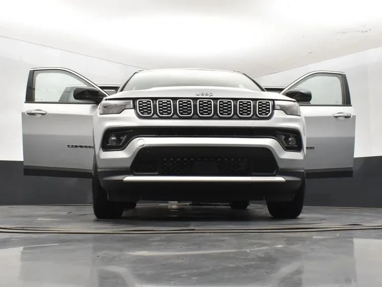 2025 Jeep Compass - Image 11 of 12