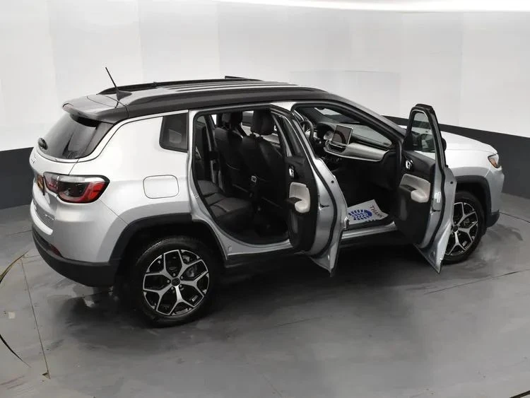2025 Jeep Compass - Image 6 of 12