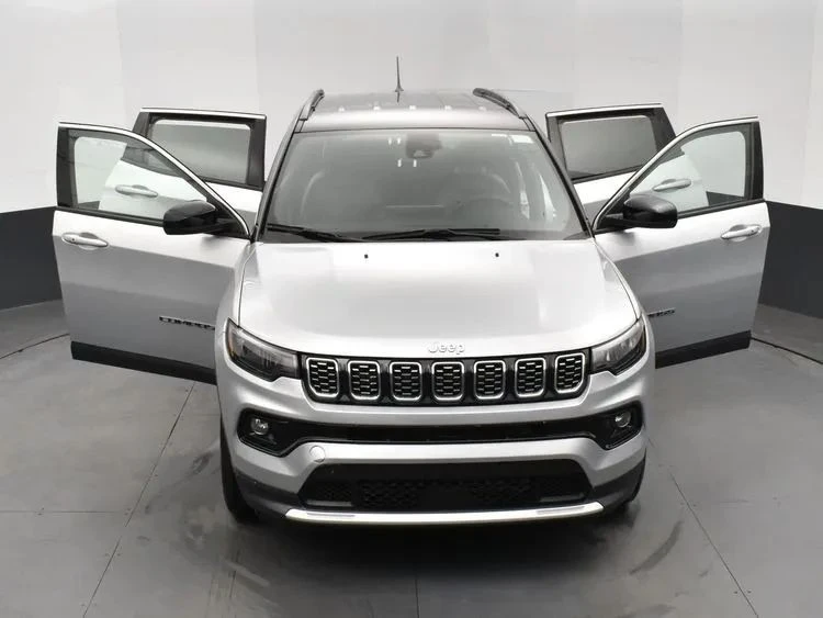 2025 Jeep Compass - Image 10 of 12