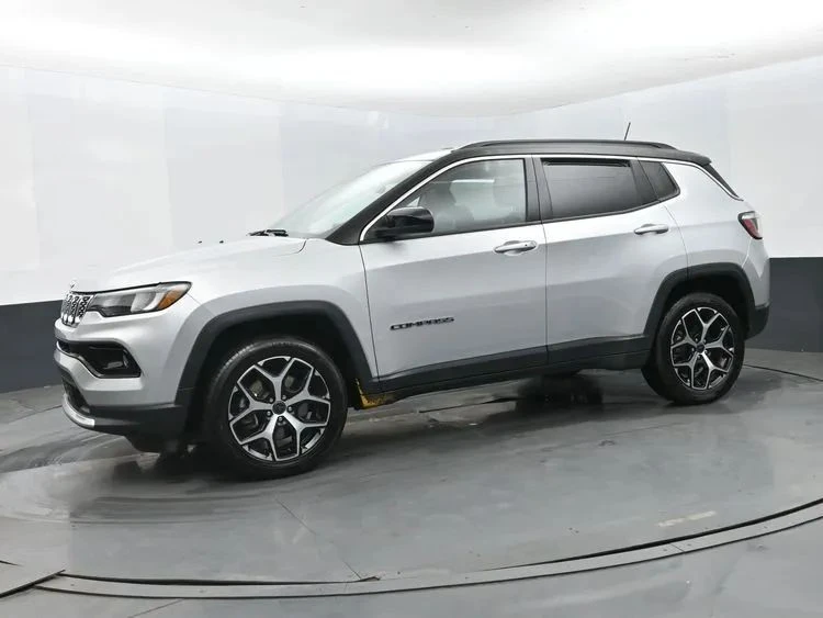 2025 Jeep Compass - Image 5 of 12