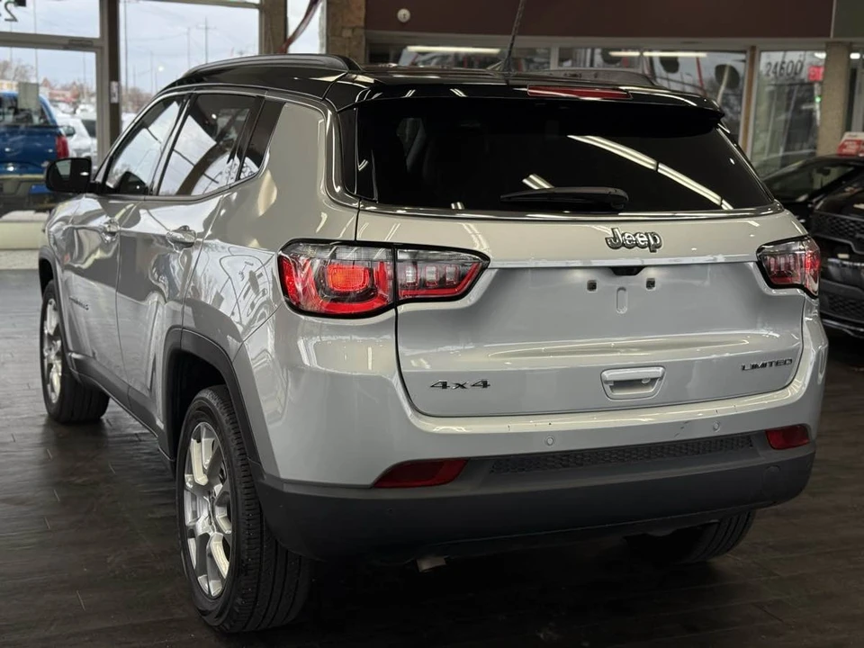 2025 Jeep Compass - Image 11 of 21