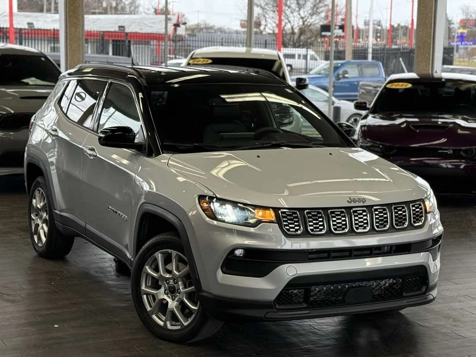 2025 Jeep Compass - Image 2 of 21
