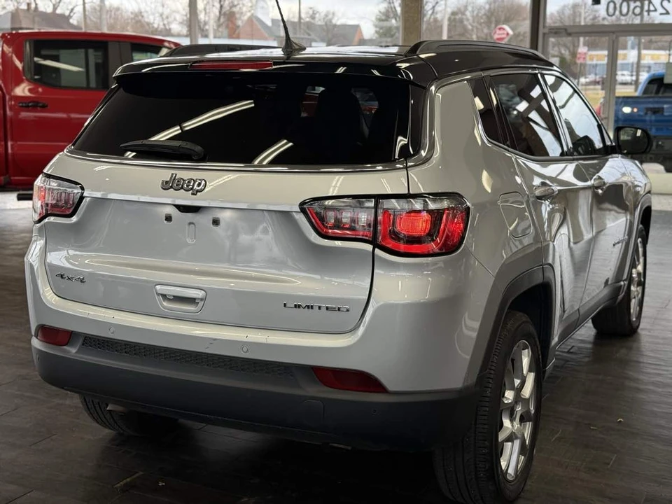 2025 Jeep Compass - Image 15 of 21